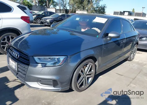 2019 Audi A3 40 Titanium Premium z USA, uszkodzony, nr VIN WAUAUGFF2KA097628